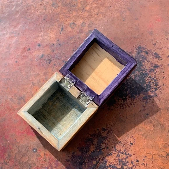 Decorative wooden box with hand painted lid - Picture 7 of 7